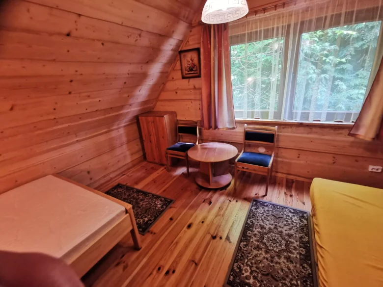 agro norwa sumowo domek 6os sypialnia okno scaled