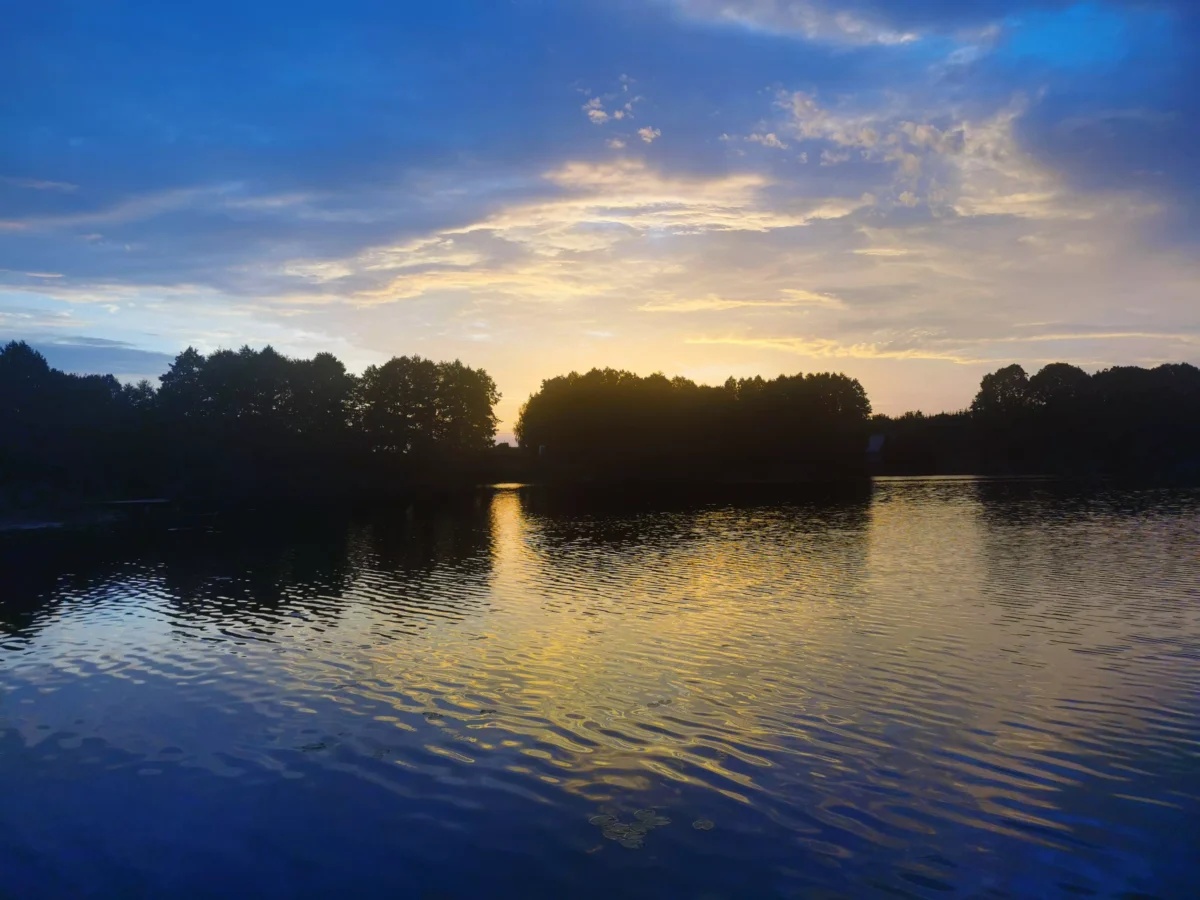 agro norwa odbicie slonca w jeziorze scaled