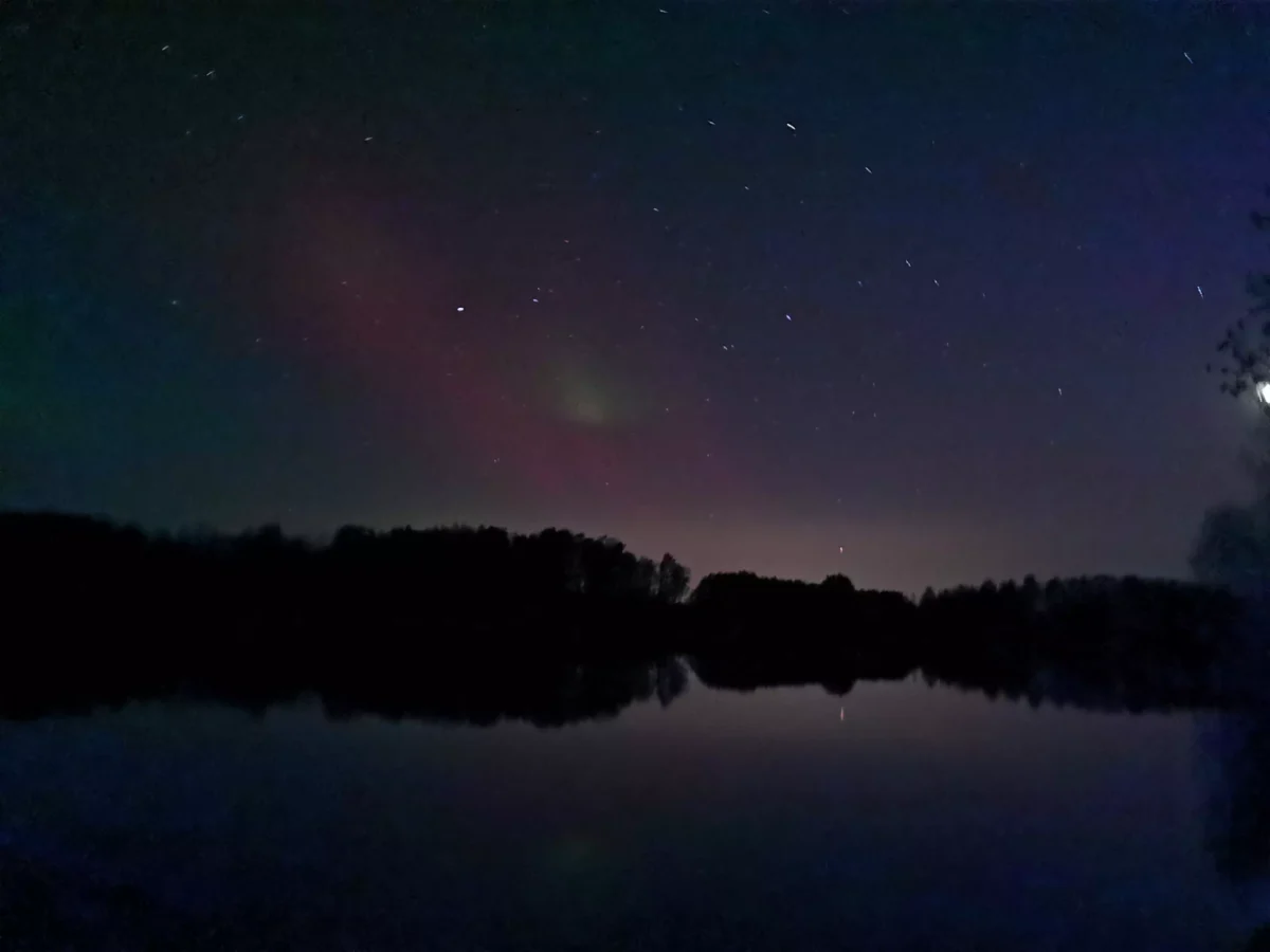 agro norwa zorza polarna nad jeziorem sumowo scaled